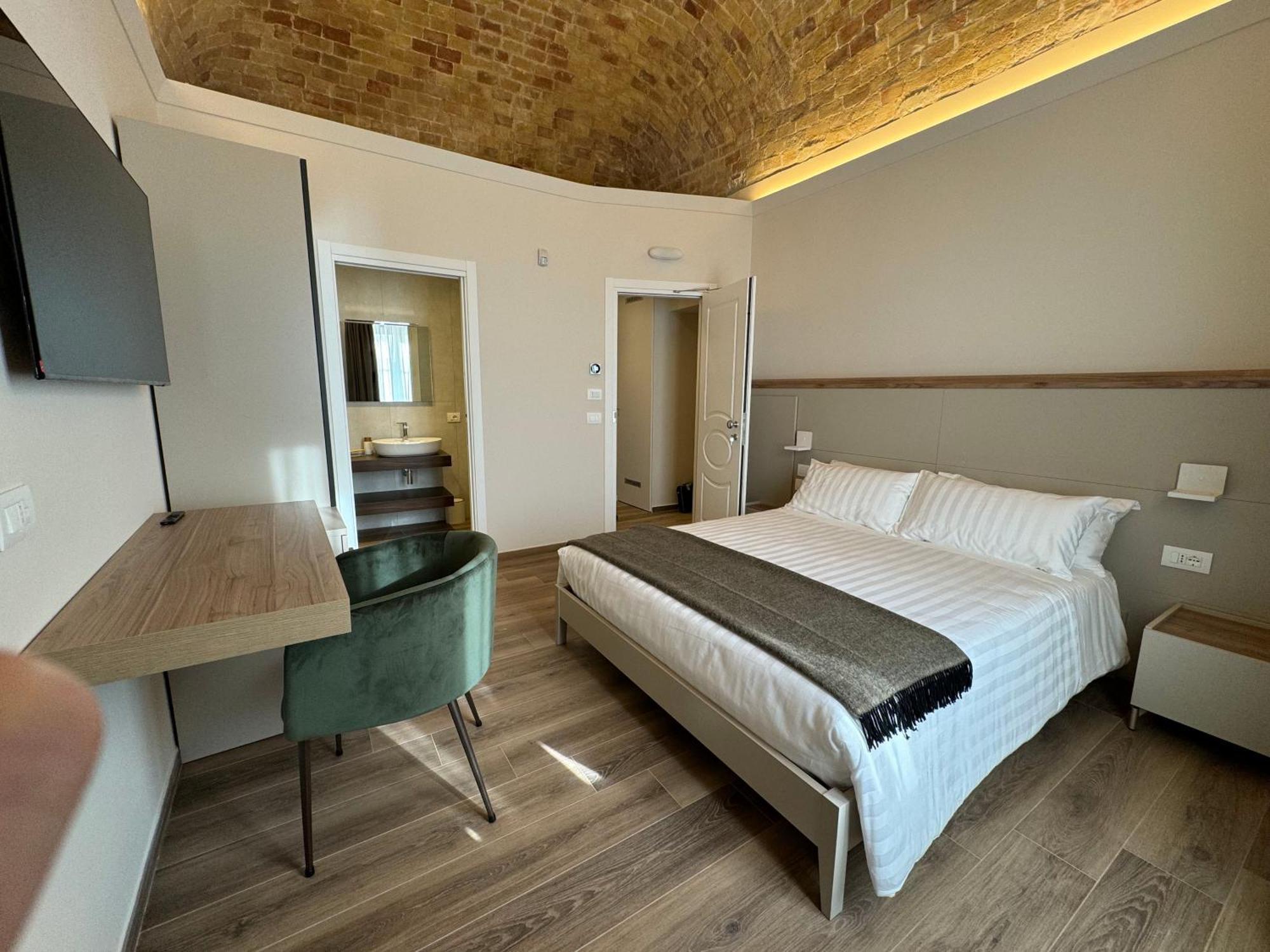B&B Palazzo Croghan Torre Maggiore Extérieur photo